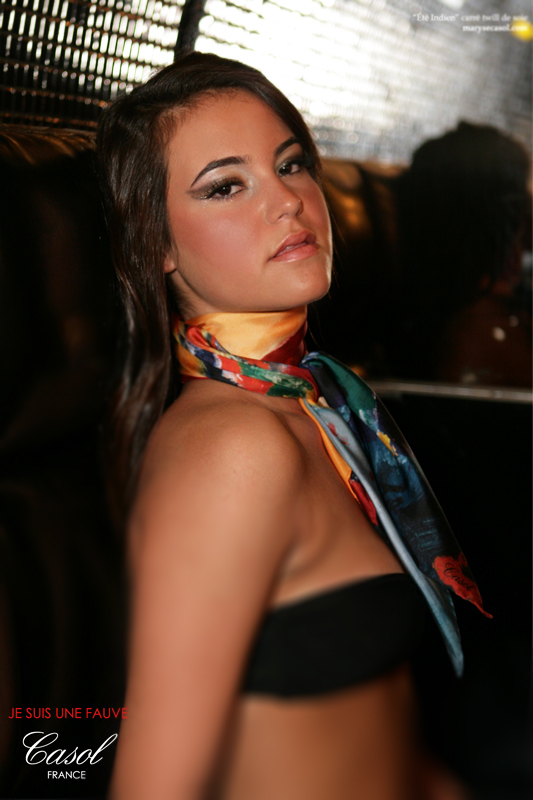 Maryse Casol neck scarf