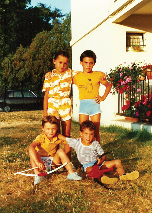 Mickaël et Nicolas Casol avec leurs amis, Libourne, France, Été 1986 photo